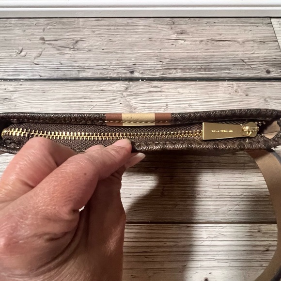 NEW Michael Kors Chocolate and Beige Belt Bag Crossbody Monogram Gold Accents - Picture 6 of 8